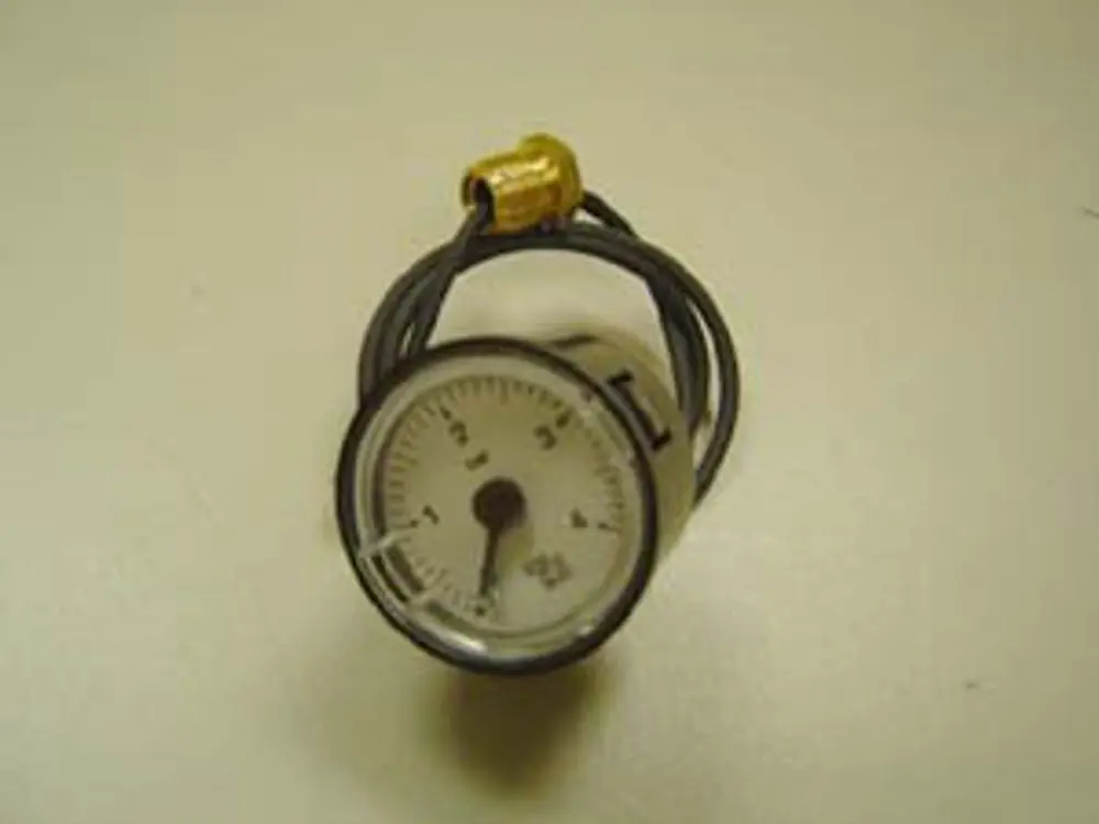 Manometer mit einem Ziffernblatt und einem Anschlusskabel, hergestellt von Remeha, zur Druckmessung in verschiedenen Anwendungen.
